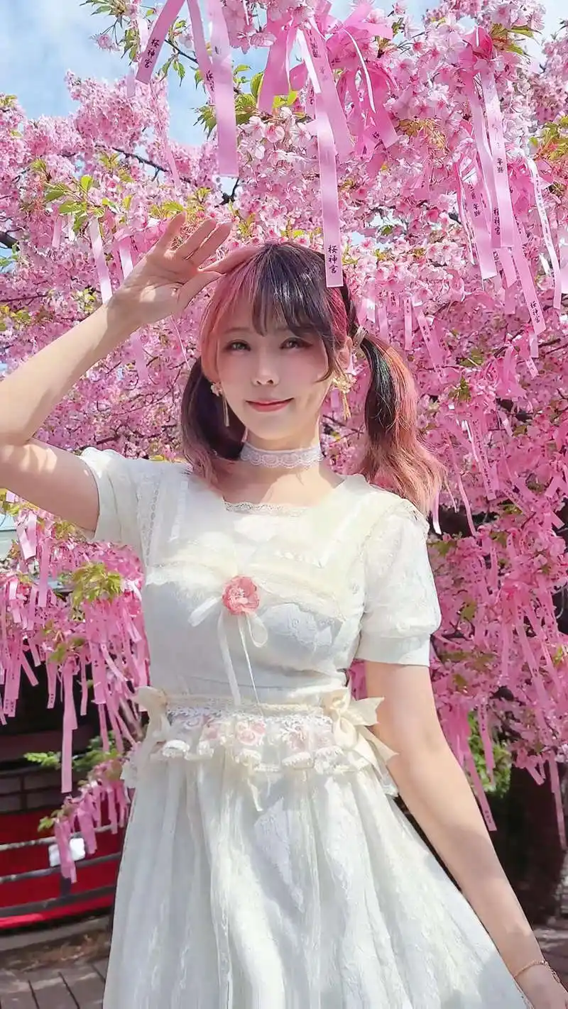 ElyEE子 2025年04月订阅 (4套) [92P+9V-311MB]