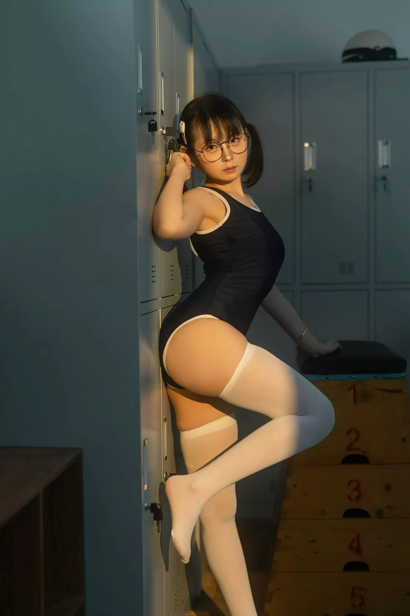 幼水铃衣 午间更衣室 [75P-227MB]